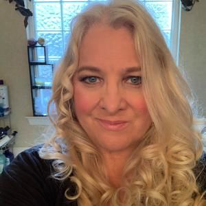 Meet your Posher, Deedee